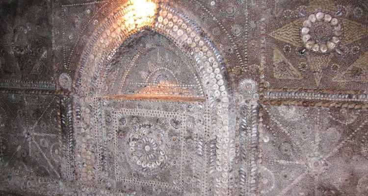 Shell Grotto Altar im Altarraum